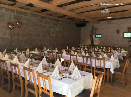 geschmückte Scheune in Hipoltstein beim Krimidinner